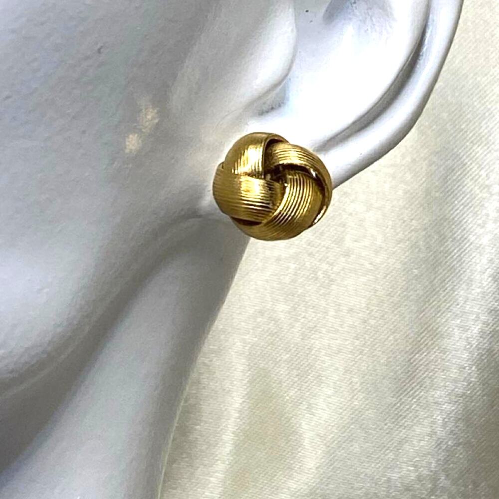 Vintage 1980s Gold Tone Ribbed Love Knot Pierced Stud Earrings Woven Design
